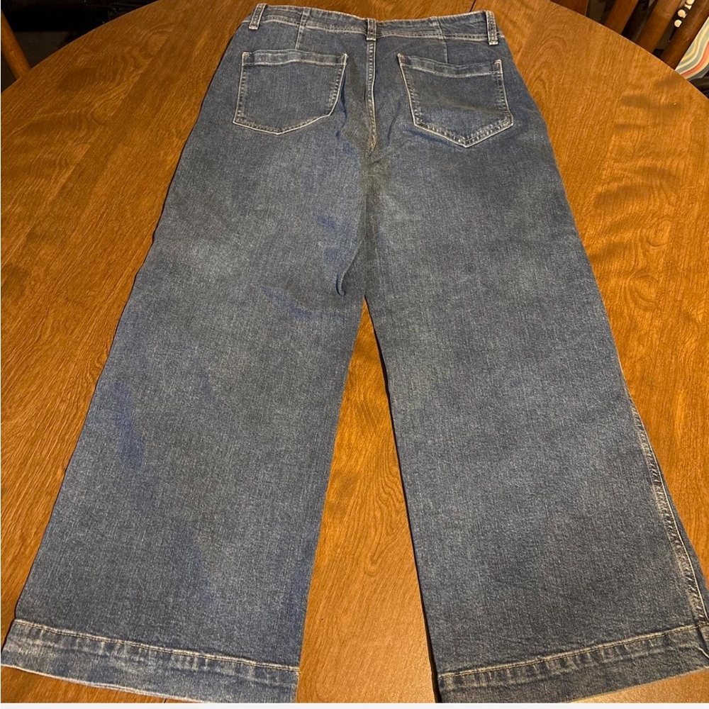 GAP Women’s Wide-Leg Crop Jeans - Picture 2 of 4